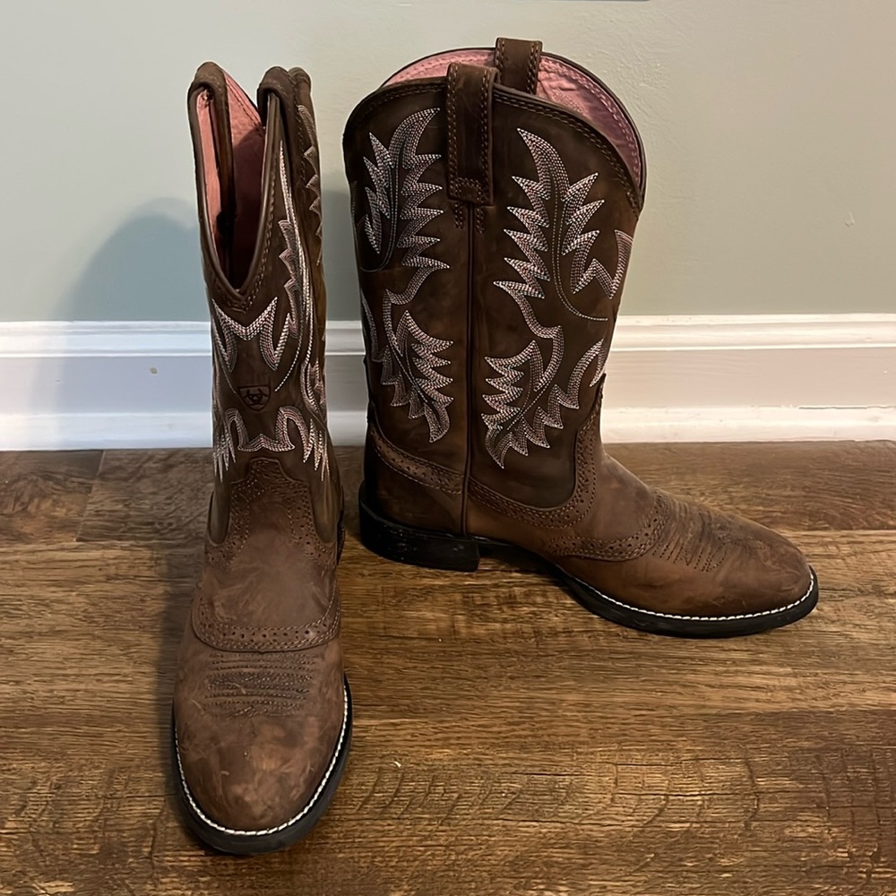 Size 9 Ariat Boots-Never Worn